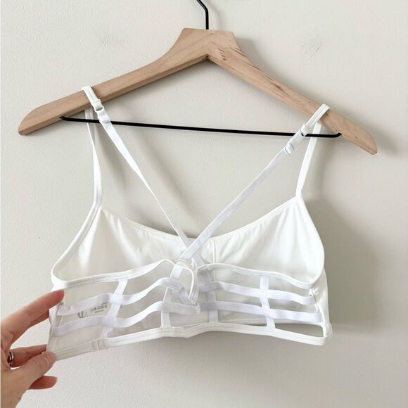 Keyhole/ LC Apparel Strappy Light Support Sports Bra in White Size M - Picture 3 of 5